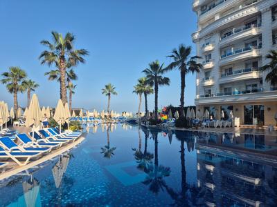 Grand Blue Fafa Resort - Golem, Albanië