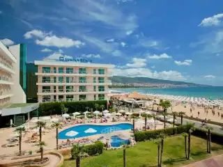 Dit Evrika Beach Club