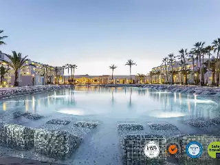 Grand Palladium White Island Resort & Spa